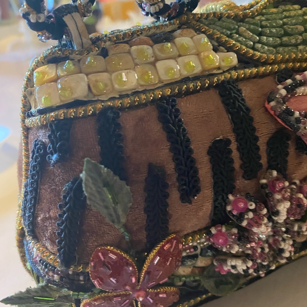 Mary Frances beaded bag - Picture 8 of 8